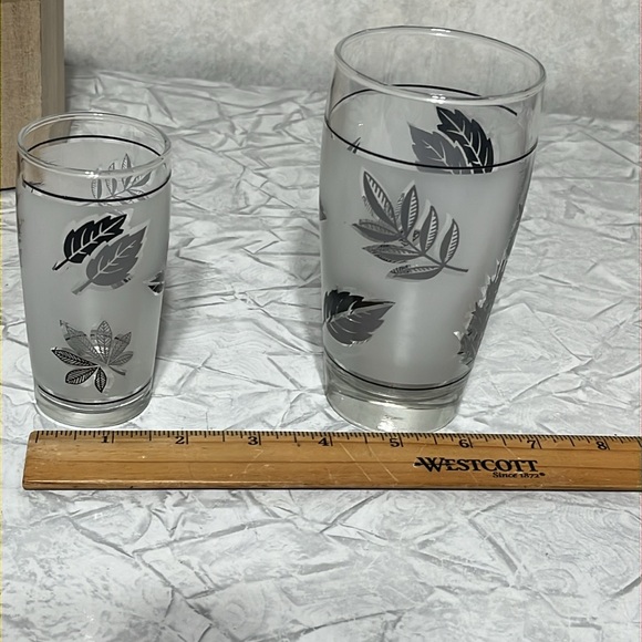 Set of 4 silver leaf Libbey frosted glasses 2 juice glasses and 2 larger - Picture 6 of 10